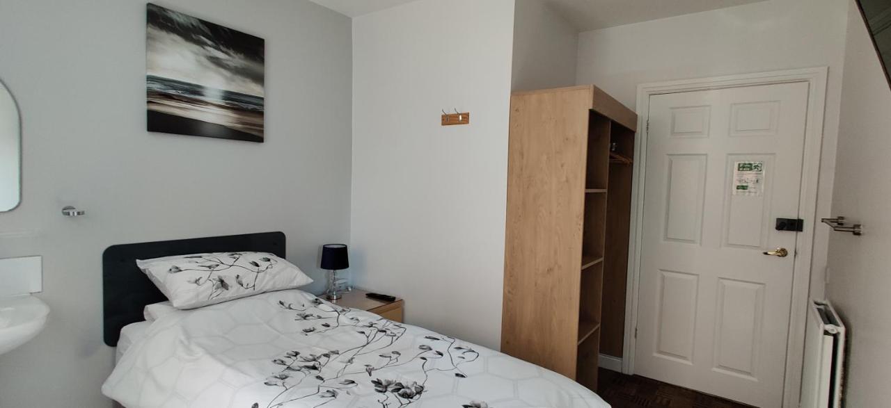Aaron Lodge Guest House Лестер Экстерьер фото