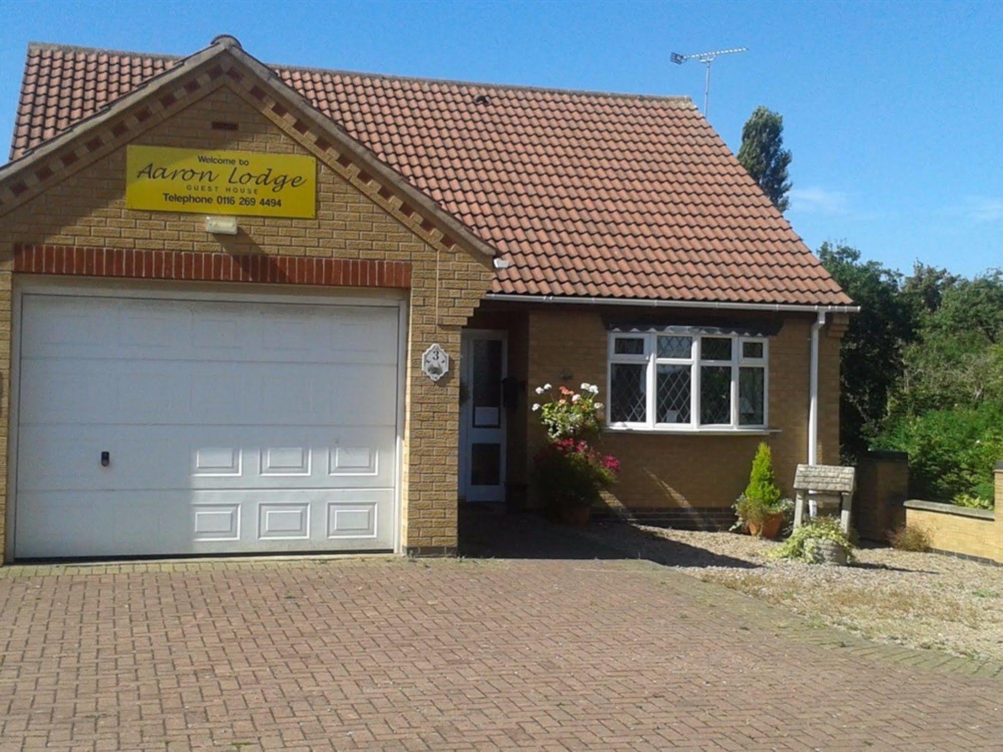 Aaron Lodge Guest House Лестер Экстерьер фото