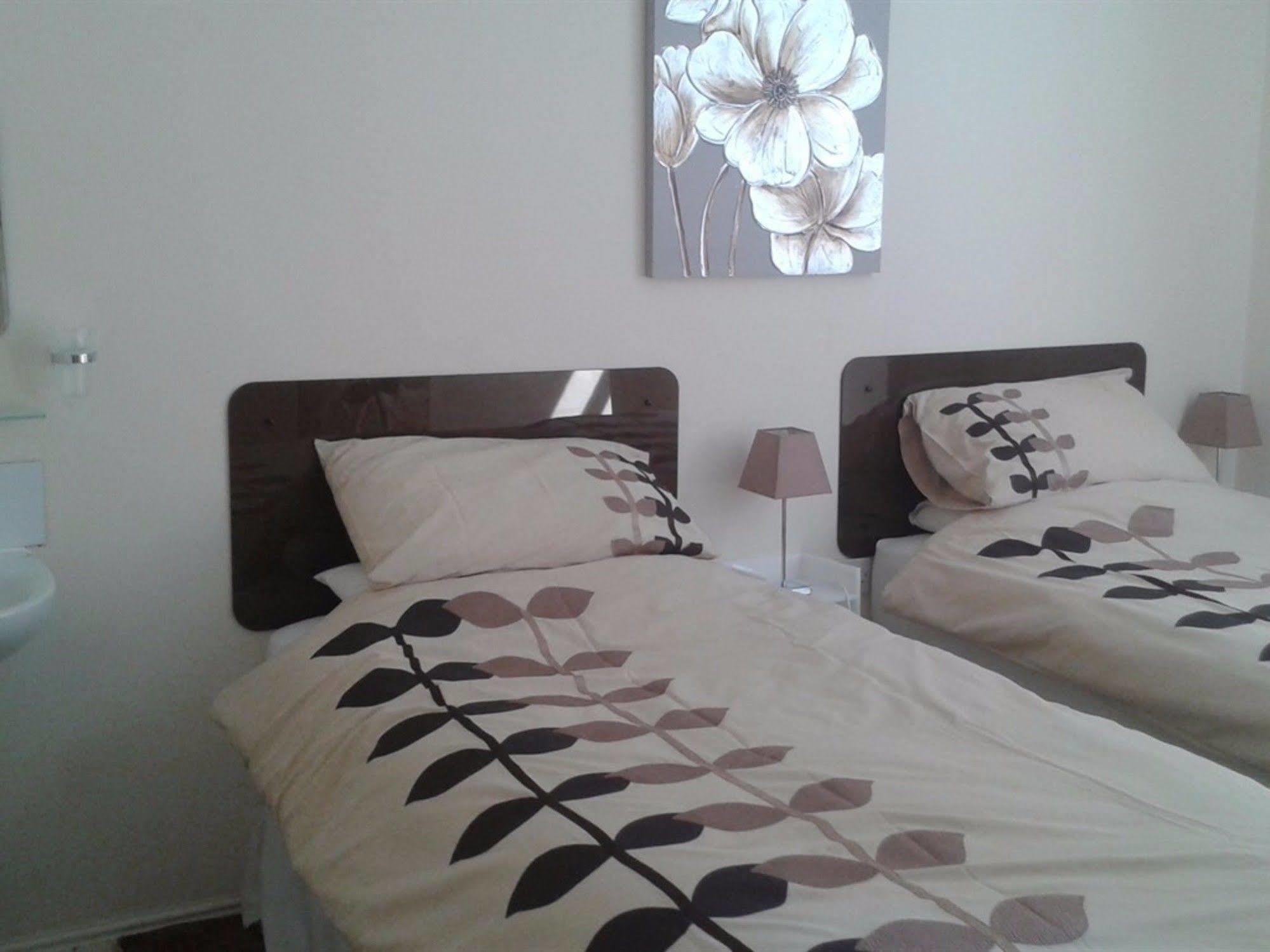 Aaron Lodge Guest House Лестер Экстерьер фото