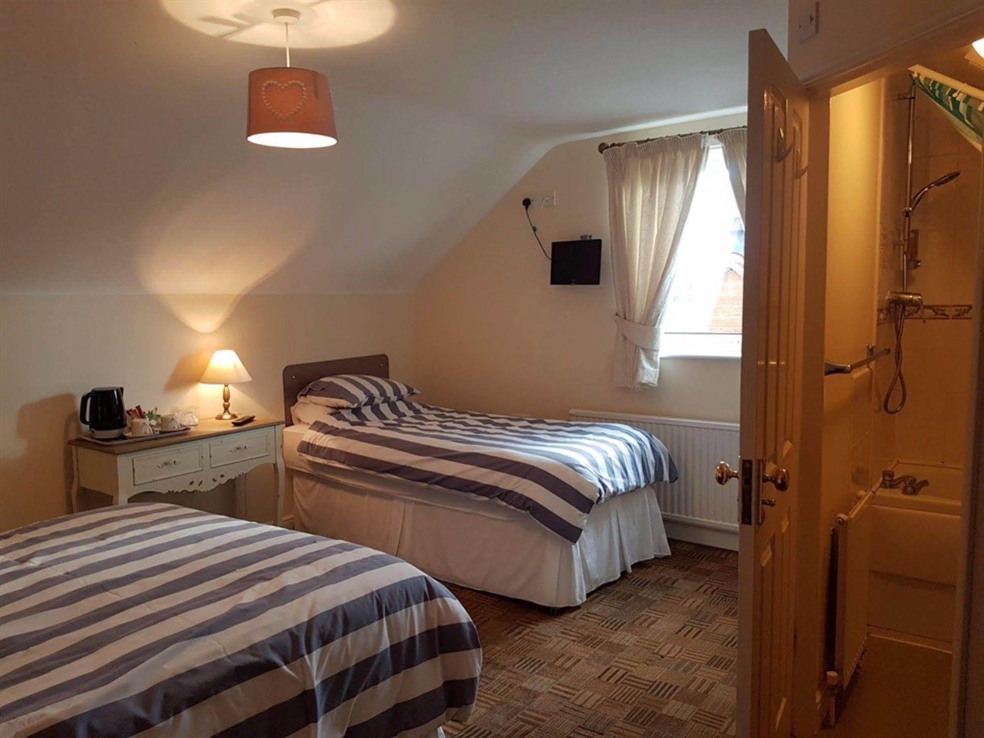 Aaron Lodge Guest House Лестер Экстерьер фото