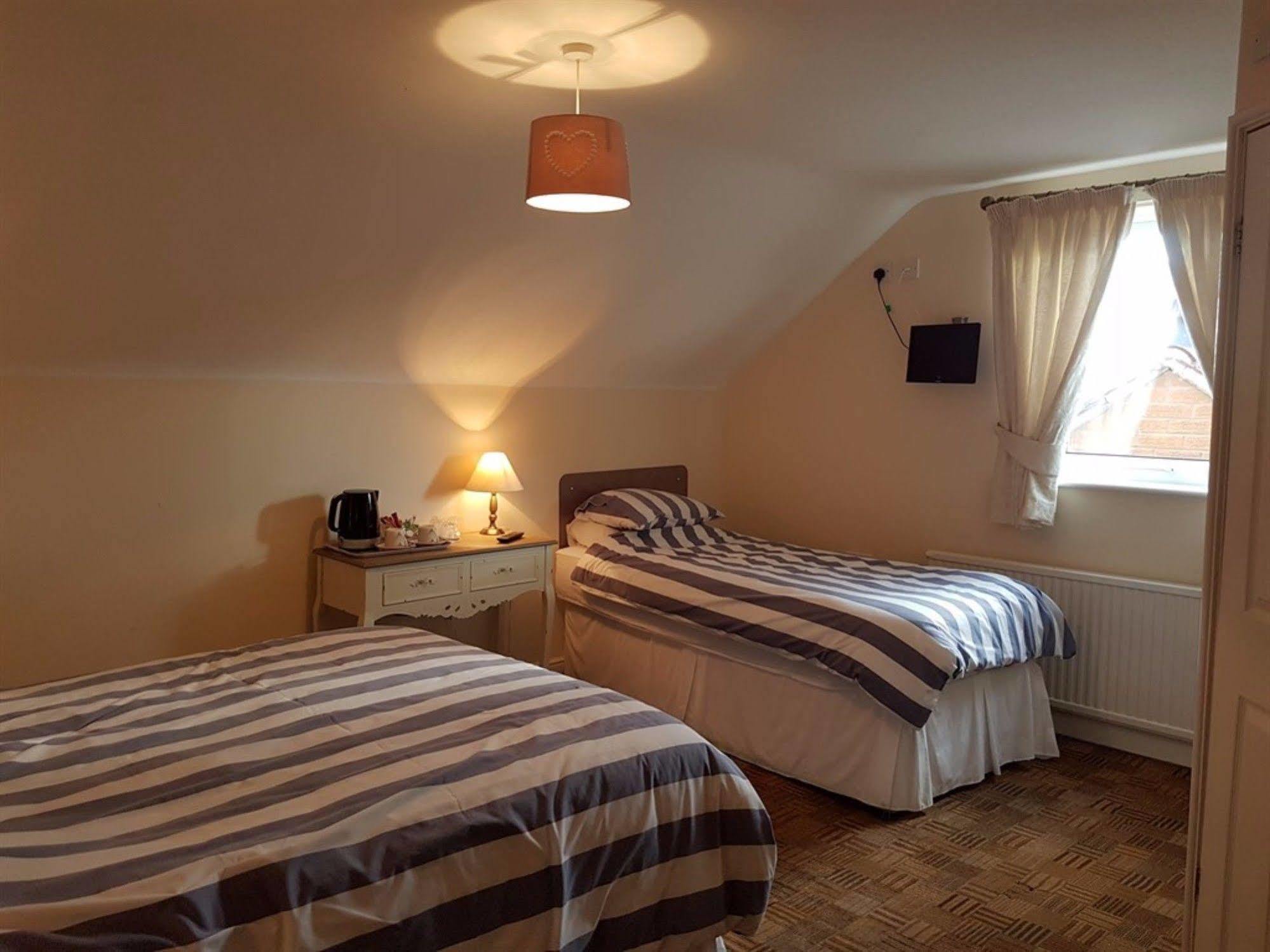 Aaron Lodge Guest House Лестер Экстерьер фото