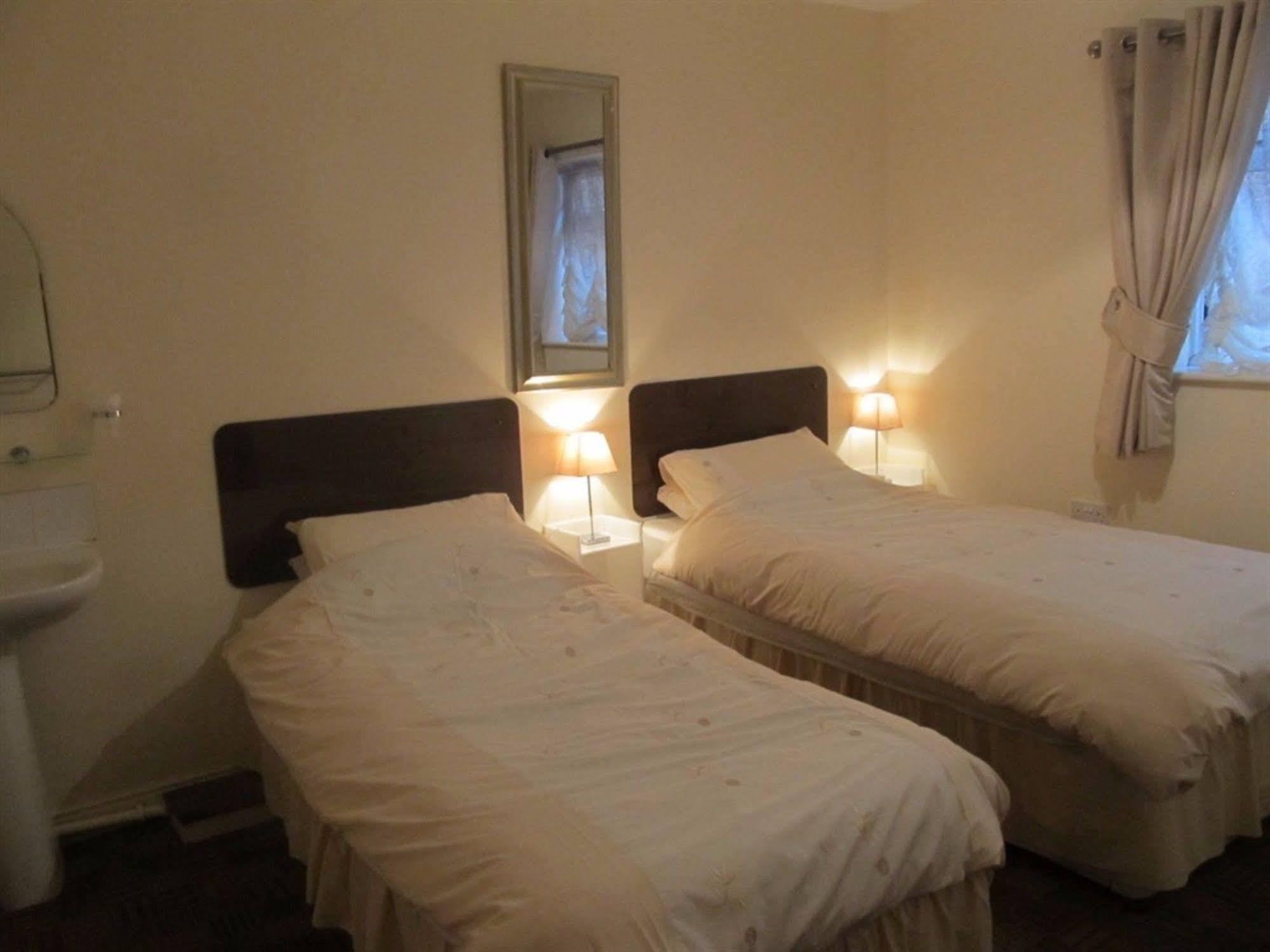 Aaron Lodge Guest House Лестер Экстерьер фото
