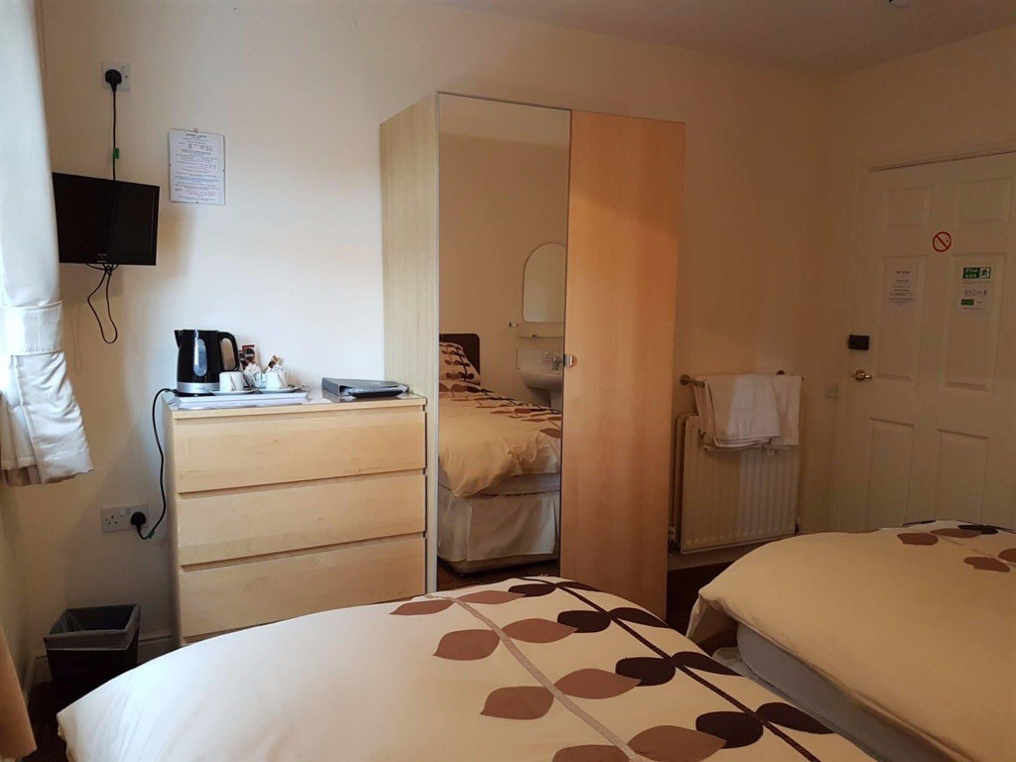 Aaron Lodge Guest House Лестер Экстерьер фото