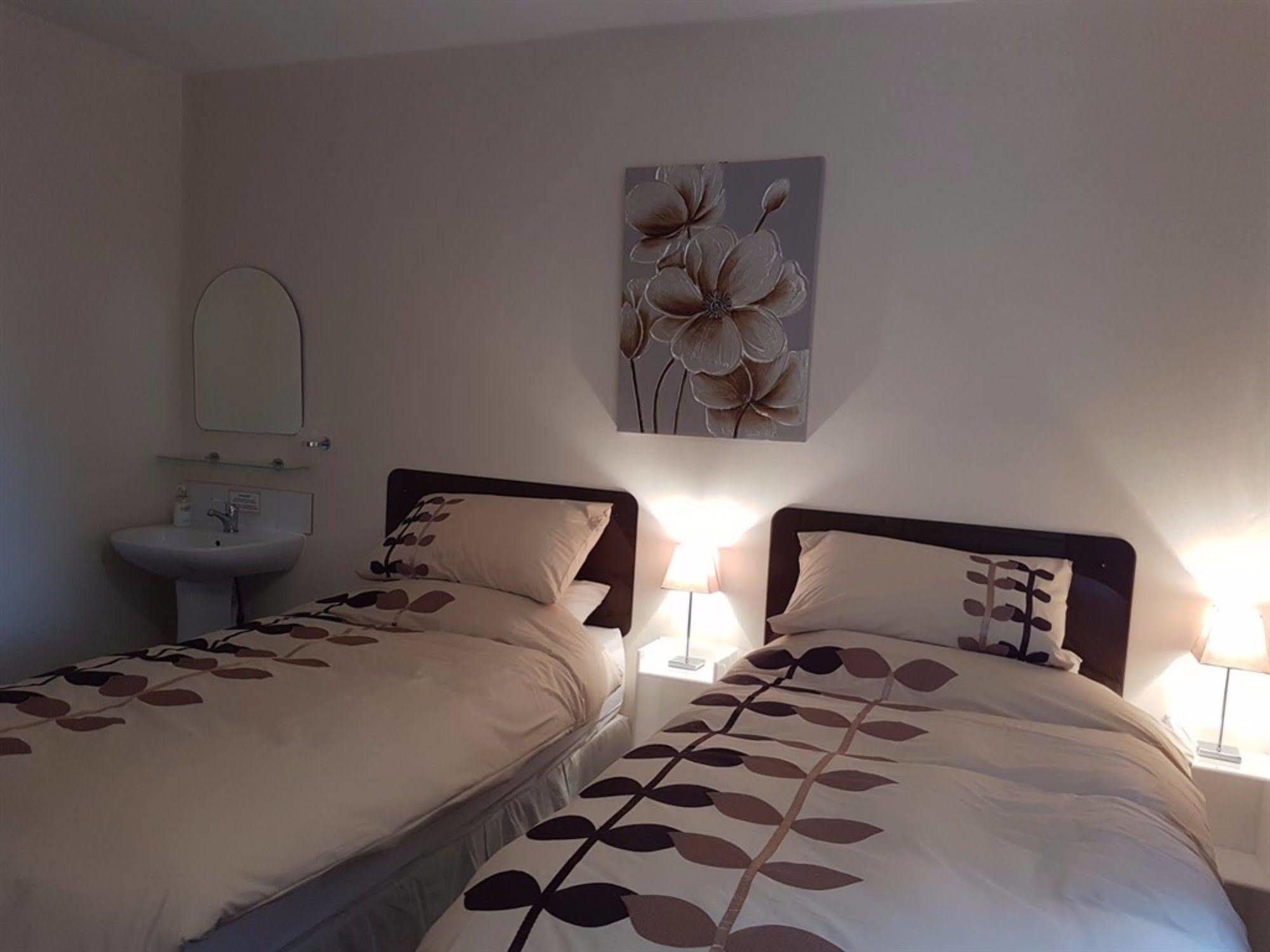 Aaron Lodge Guest House Лестер Экстерьер фото