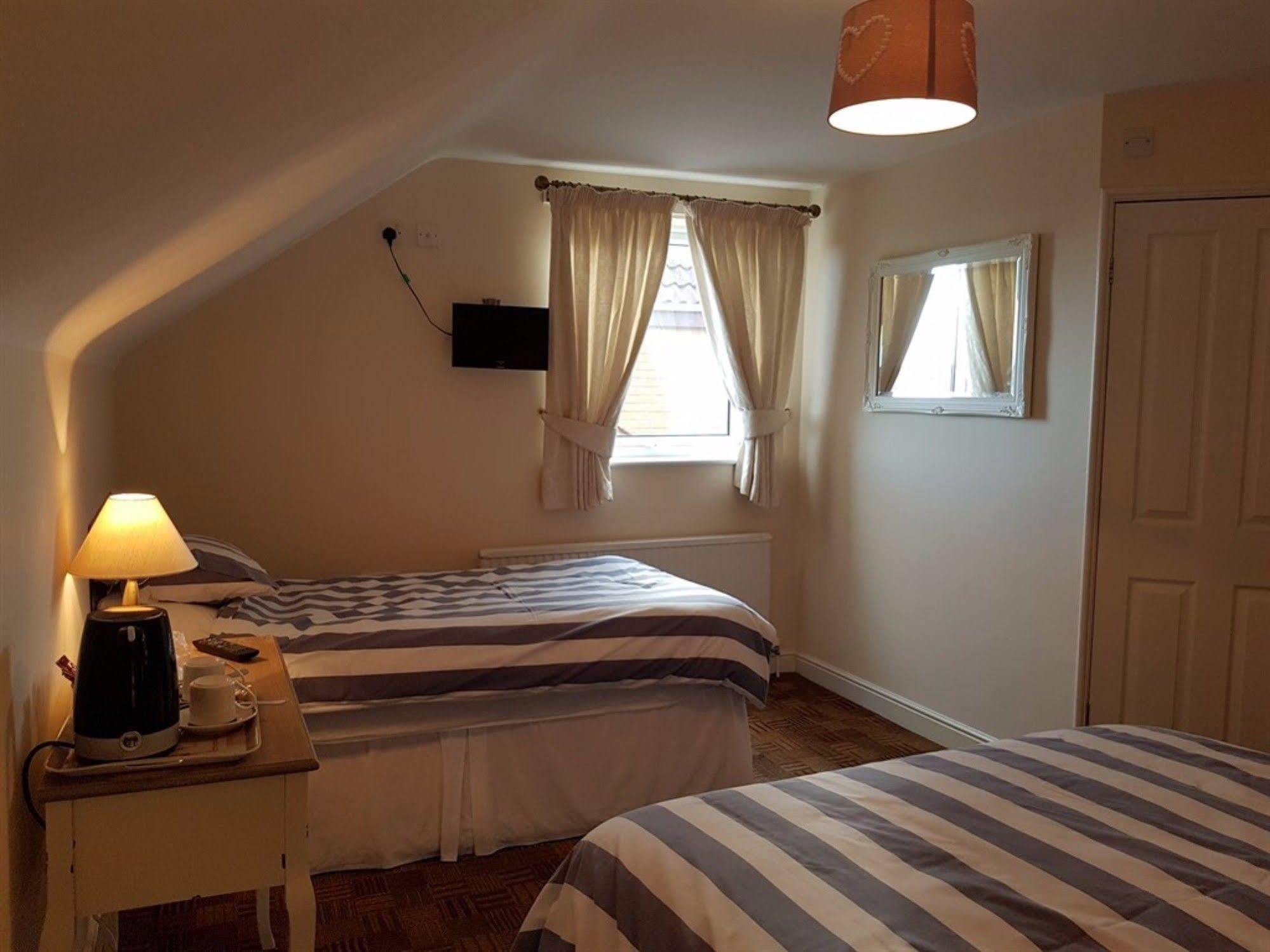 Aaron Lodge Guest House Лестер Экстерьер фото