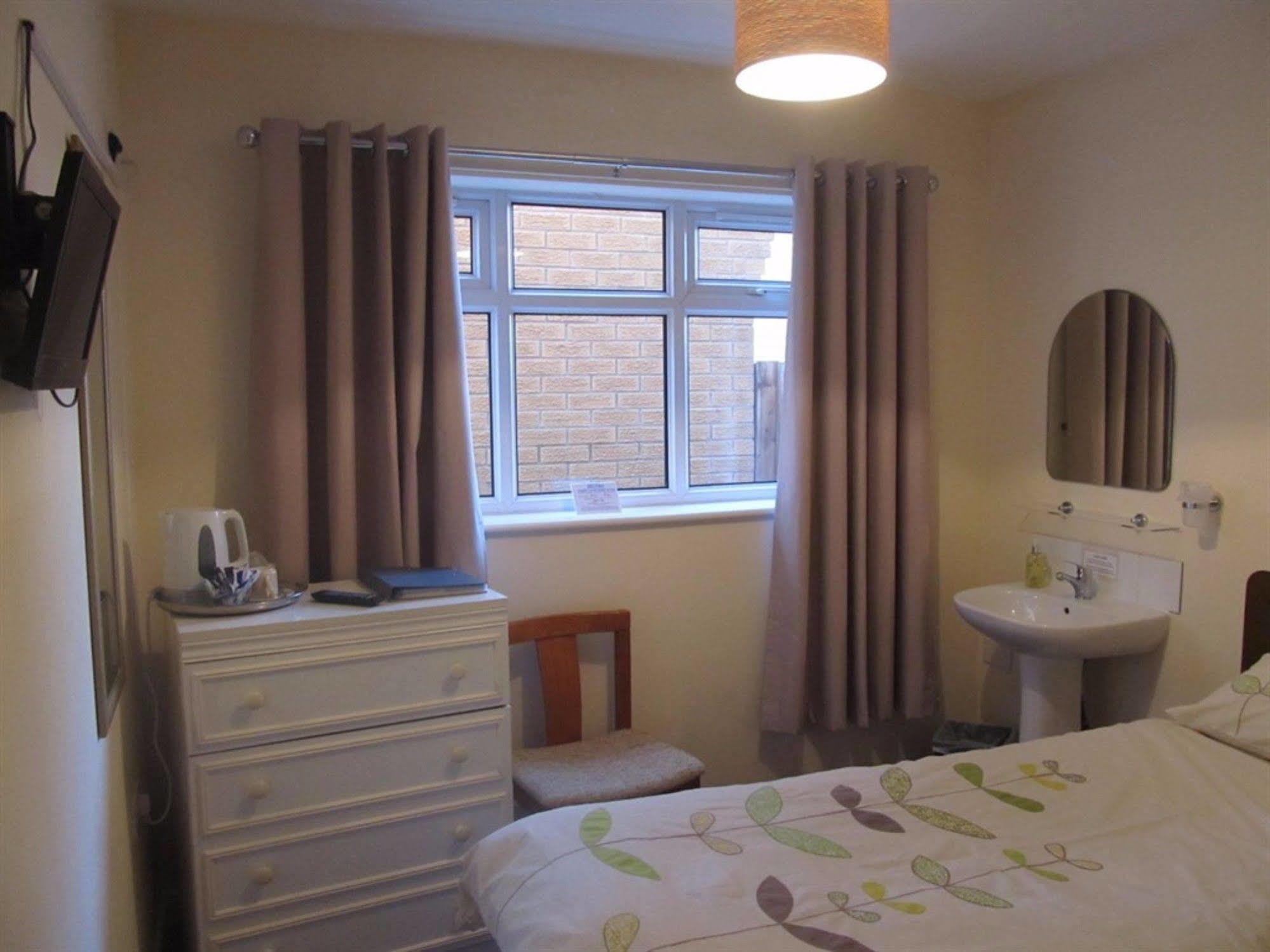 Aaron Lodge Guest House Лестер Экстерьер фото